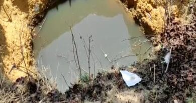 बेटी जन्मी तो पिता ने कुएं में फेंका, 10 घंटे की नवजात का शव प्लास्टिक के झोले में बंधी मिला 3 dead body of 10 hours found in well, father murdered his daughter, ambikapur news