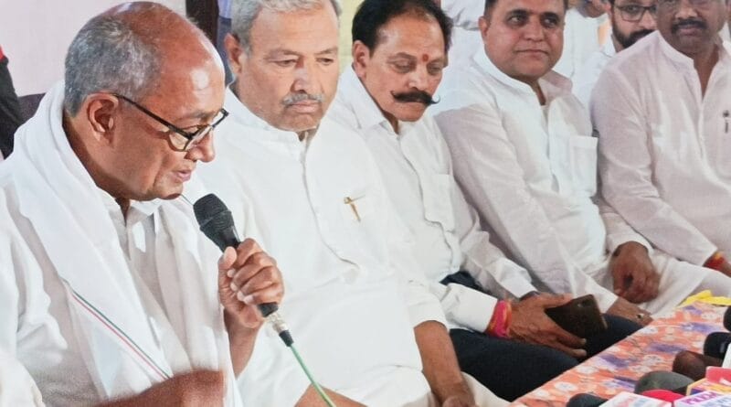 former CM Digvijay accepted the flaw in the congress party, said - our organization is weak, Digvijay is doing field visit