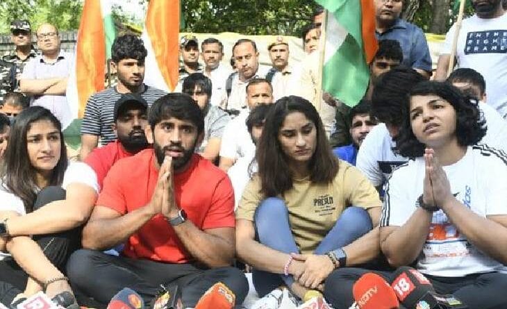 Women wrestlers petition in Supreme Court against WFI chief, WFI chief V/s ladies wrestler, vinesh fogat