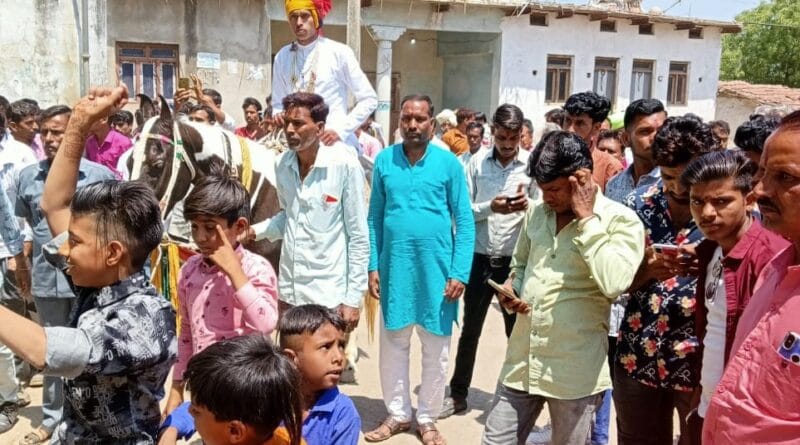 The bullies blocked the way of Dalit's procession, threw stones in Damoh, Damoh news, crime