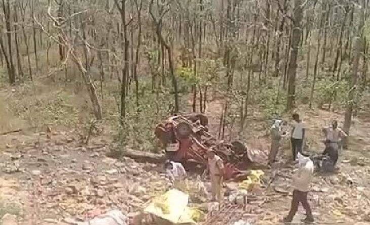loading auto overturned in sehore, 3 lady dead, 17 people were going to salkanpur