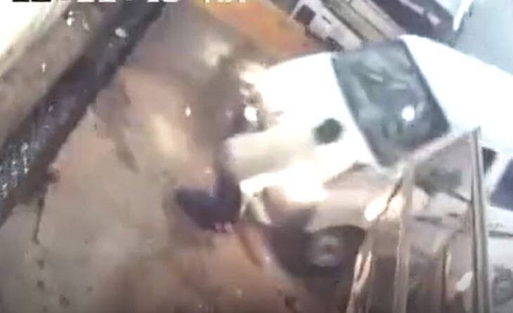 uncontrol car strongly hit a man in ujjain