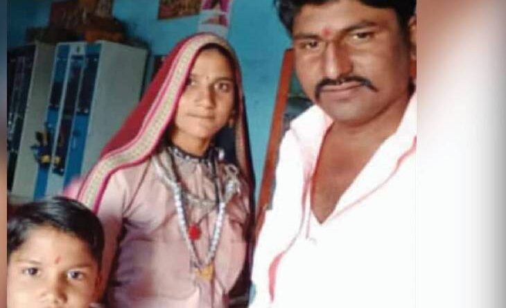 Family ends after car collision, husband and wife riding bike, 6-year-old son dies, accident, barwani news, accident news