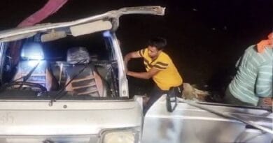 भिंड में तालाब में गिरी कार, ड्राइवर की मौत; रात 1.30 बजे तक चला रेस्क्यू  2 Car fell into a pond in Bhind, driver died; Rescue lasted till 1.30 pm, bhind news, accident in bhind