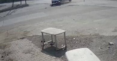 तेज रफ्तार कार टक्कर से बाइक सवार दो लोग 10 फीट हवा में उछले, एक की मौत 4 Two people riding a bike jumped 10 feet in the air due to a high speed car collision in Ujjain, one died, accident news, ujjain news, ujjain accident