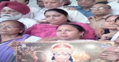 कर्नाटक जीत पर कांग्रेसियों ने पटाखे फोड़े, लगाए जय सियाराम के नारे; दिग्विजय बोले- ऑपरेशन लोटस के लिए अब सिंधिया नहीं   5 Congressmen burst firecrackers on Karnataka victory, raised slogans of Jai Siyaram; Digvijay said – Scindia is no more for Operation Lotus, congress news, Congress celebrated, MP politics, kamalnath, VD sharma, umar singhar