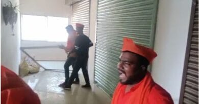 Bajrangis ransacked the jabalpur Congress office, pelted stones, agitated over banning Bajrang Dal in Karnataka, jabalpur news, kamalnath, dr. govind singh