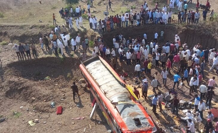 bus broke the railing and fell into 50 feet below dry river, 22 including 3 children died, khargone accident, accident, shivraj singh chouhan, khargone bus hadsa, bus hadsa