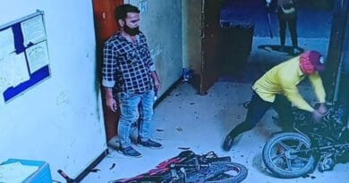 उज्जैन में टोल पर एक दर्जन गुंडों ने मचाया उत्पात, पांच गाड़ियों और केबिन में तोड़फोड़ 2 A dozen goons created ruckus at the toll in Ujjain, vandalized five vehicles and cabins, crime news, ujjain news, Toll naka attack in ujjain