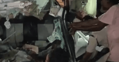 बस-कार की टक्कर में 5 लोगों की मौत, एक घायल; कार काटकर निकालने पड़े शव 1 5 killed, one injured in bus-car collision in shajapur; dead body had to be cut from the car, bus-car accident, accident, shajapur news, बस-कार भिड़े, 5 की मौत