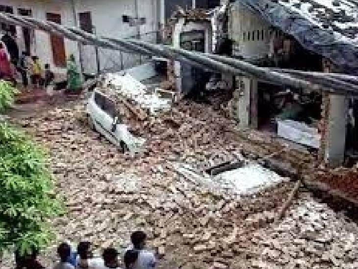 उज्जैन में कार पर गिरी दीवार, युवक नाले में बहा, 28-29 जून तक मध्यप्रदेश में छा जाएगा मानसून 1 Wall collapses on car in Ujjain, youth drowns in drain, monsoon will cover Madhya Pradesh till June 28-29, weather updates, weather news, bhopal news, MP news, मौसम की खबर, मौसम अपडेट्स