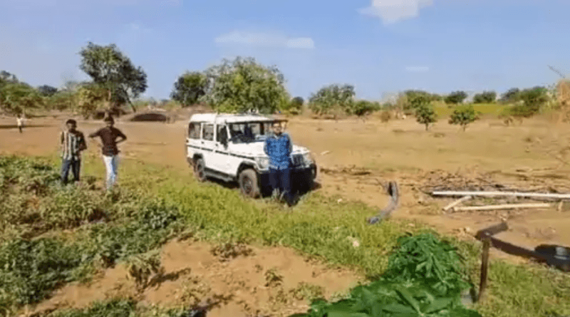 Elderly couple's throat slit in Khandwa, blood was found on the cot in the field; sadu in custody, double murder, khandwa news, crime, डबल मर्डर, बुजुर्ग दंपती की हत्या