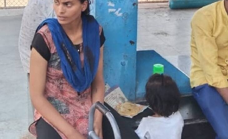 Divyang woman slapped by guard in Jhelum Express, RPF-GRP removed her from coach, narmadapuram news, train guard misbehave, narmadapuram news, jhelum express train