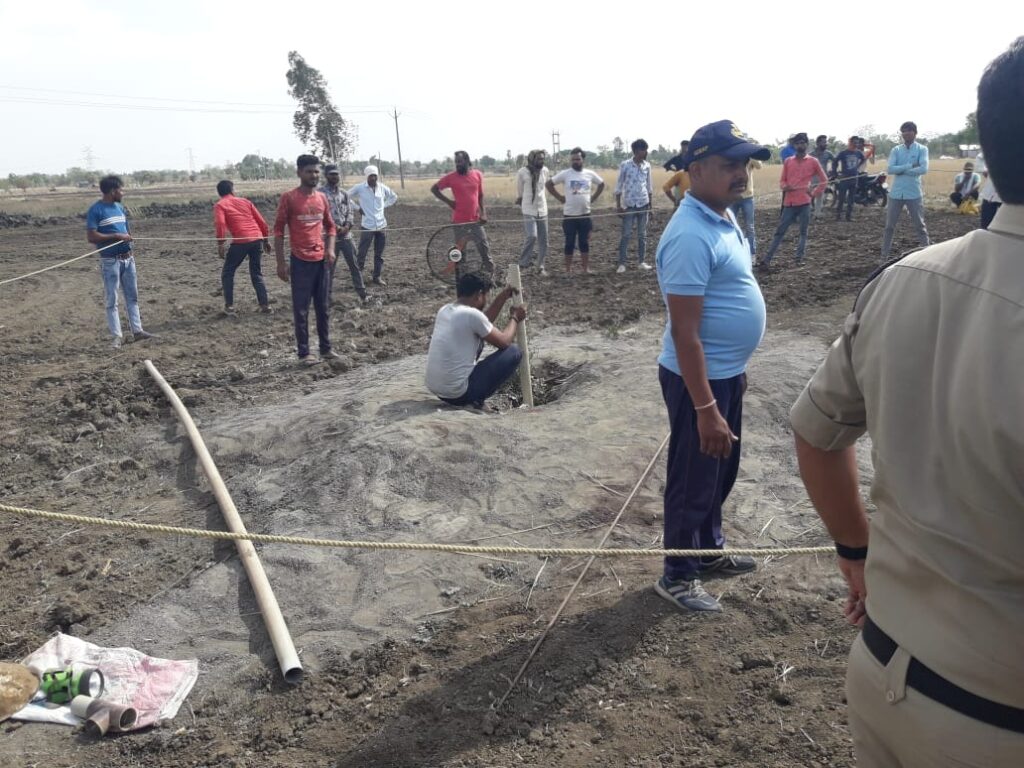 3 year old innocent fell into 300 feet deep borewell in Sehore; Army took over, sehore news, child falling in borwell, accident, shivrajsingh chouhan, rescue operation