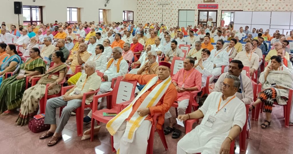 विश्व हिंदू परिषद ने लव जिहाद और धर्मांतरण को रोकने पर बनाई कार्ययोजना, 30 अक्टूबर से निकलेगी शौर्य जागरण यात्रा 1 Vishwa Hindu Parishad made an action plan to stop love jihad and religious conversion, Shaurya Jagran Yatra will start from October 30, VHP news, केंद्रीय प्रबंध समिति बैठक, raipur news