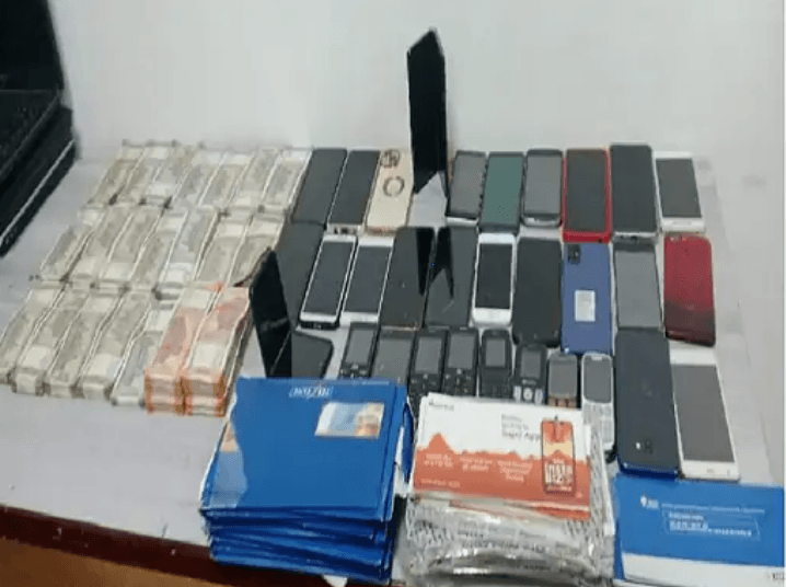 ऑनलाइन सट्टे के लिए स्टूडेंट्स के नाम पर खोले फर्जी अकाउंट, 50 करोड़ का ट्रांजेक्शन, 10 लाख नकदी के साथ 4 गिरफ्तार 1 Fake accounts opened in the name of students for online betting in Bilaspur