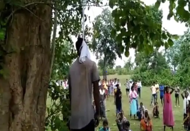 Girlfriend's family members scolded, then the student swings on the noose, the minor girlfriend started crying hugging the dead body, dantewada news, chhatisgarh news, crime