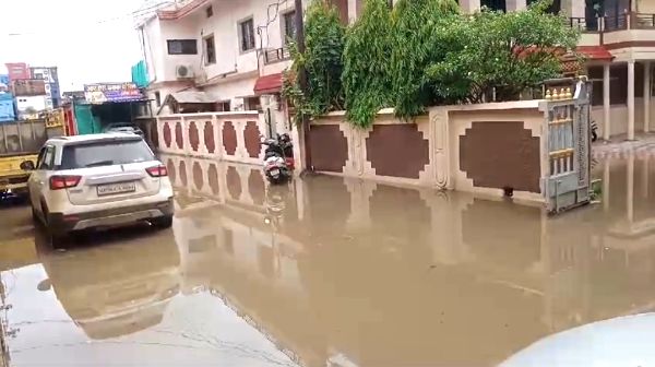 Water filled in former minister's bungalow in Chhindwara; Rain alert in 29 districts including Bhopal, weather updates, weather news, barish, mausam news