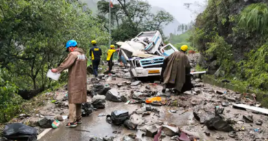 Three MP tourists killed, 6 injured in Uttarkashi; mountain fell on vehicles, landslide in uttarkashi, 3 MP,s tourists dead, MP news, indore news