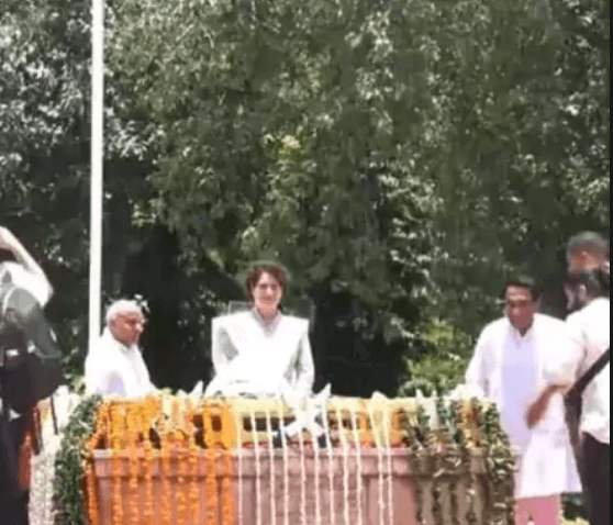 सिंधिया के गढ़ में कांग्रेस का चुनावी आगाज, प्रियंका गांधी बोलीं- प्रदेश सरकार ने भ्रष्टाचार में भगवान को भी नहीं छोड़ा 1 Congress's election debut in Scindia's bastion, priyanka gandhi said - the state government did not leave even God in corruption, priyanka gandhi, congress news