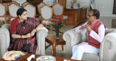 केंद्रीय मंत्री स्मृति ईरानी बोलीं- चाइल्ड लाइन राज्य सरकारों को सौंपी जाएंगी, कहा- मौत का कहर बरपाने वालों से कांग्रेस मिला रही हाथ 4 Union Minister Smriti Irani said- Child lines will be handed over to state governments, said- Congress is joining hands with those who wreak havoc, central minister Smrati Irani, shivraj singh chouhan, bhopal news, MP news