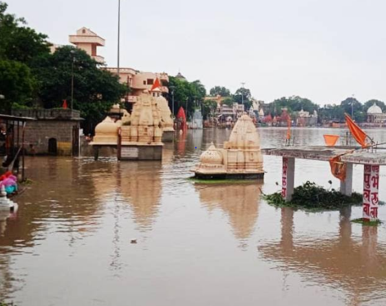 Shipra water entered temples in Ujjain, water level of Narmada-Parvati also increased; Heavy rain alert in 16 districts, weather news, mausam, MP news, barish updates