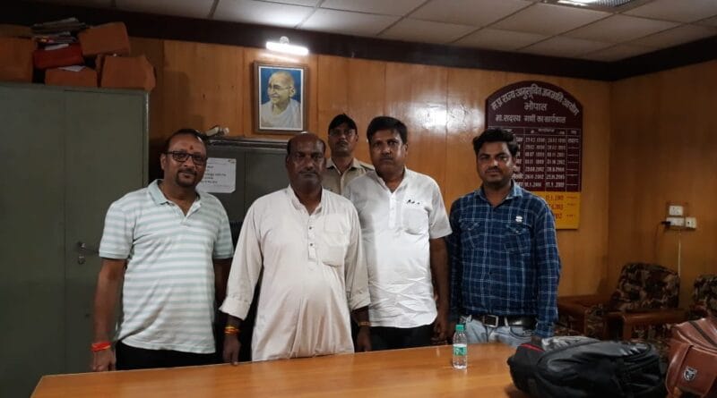 State Sahariya Development Authority Chairman did surprise inspection, gave instructions to improve the system, tursan pal baraiya, मध्यप्रदेश सहरिया विकास प्राधिकरण के अध्यक्ष, MP news, sheopur news