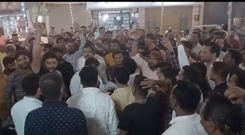 बीजेपी की 5वीं लिस्ट आते ही विरोध, जबलपुर में केंद्रीय मंत्री के गनमैन को पीटा, इंदौर में गोलू शुक्ला के टिकट से बगावत 2 Protest as soon as BJP's 5th list came, Union Minister's gunman beaten in Jabalpur, rebellion against Golu Shukla's ticket in Indore, BJP list virodh, election 2023, MP election 2023, BJP news, MP updates
