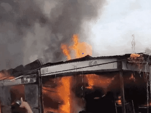 17 shops caught fire due to short circuit in Chhindwara, 11 fire tenders brought it under control, chhindwada news, MP updates, accident, fier in shops, kalluram news
