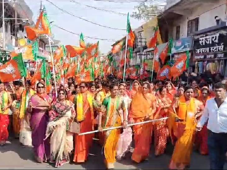 छिंदवाड़ा में भाजपा प्रत्याशी की नामांकन रैली में शामिल हुए नरोत्तम मिश्रा, कहा- मुख्यमंत्री देख लिया, विकास नहीं देख पाए 1 Narottam Mishra participated in the nomination rally of BJP candidate in Chhindwara, said - Chief Minister saw, but could not see development, MP election 2023, election 2023, chhindwara, kalluram news, MP news, today updates