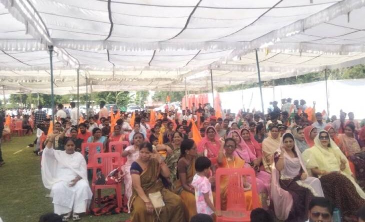 Karni Sena's show of strength in Bhopal, police put up barricades outside, uproar in bhopal, karni sena, bhopal news, MP news, करणी सेना का प्रदर्शन