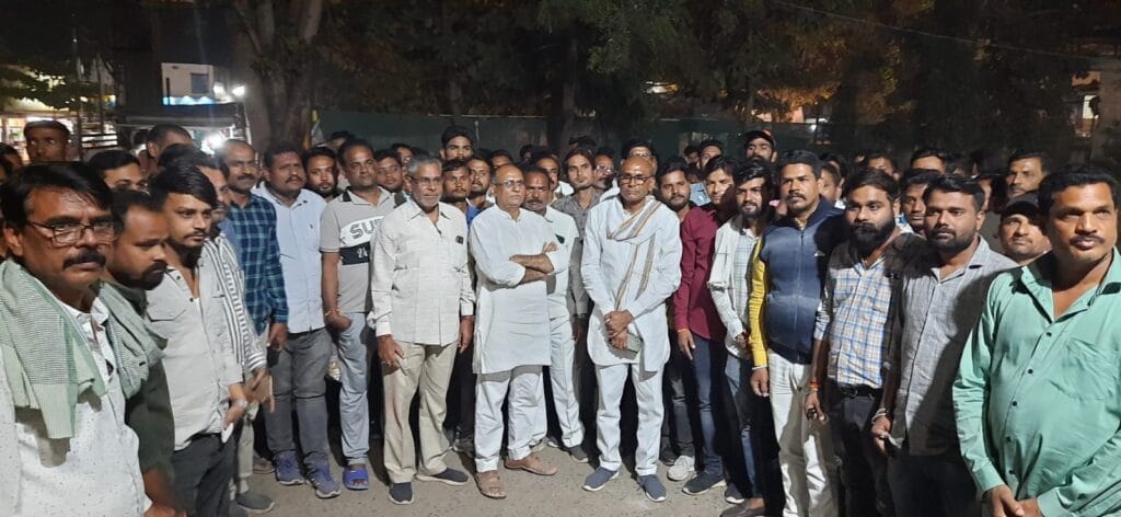 बीजेपी की 5वीं लिस्ट आते ही विरोध, जबलपुर में केंद्रीय मंत्री के गनमैन को पीटा, इंदौर में गोलू शुक्ला के टिकट से बगावत 1 Protest as soon as BJP's 5th list came, Union Minister's gunman beaten in Jabalpur, rebellion against Golu Shukla's ticket in Indore, BJP list virodh, election 2023, MP election 2023, BJP news, MP updates