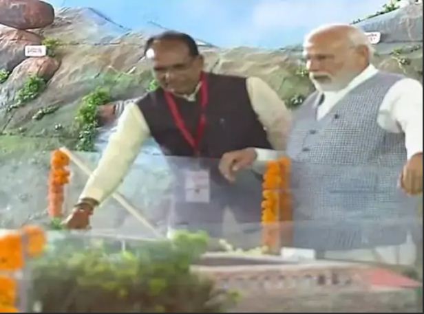 Modi said - Our Trishakti destroyed the corrupt system of Congress, inaugurated and laid the foundation stone of a project worth Rs 12,600 crore in Jabalpur, PM Modi, PM in jabalpur, Rani durgawati, political news, shivraj singh houhan, BJP news, Kalluram news