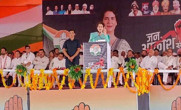 Priyanka Gandhi bowed her head at Mohankheda Tirtha, said- the pot of atrocities of 'Sishupal' in MP is full, time has come to change them, priyanka gandhi in dharr, MP election, congress news, MP news, political