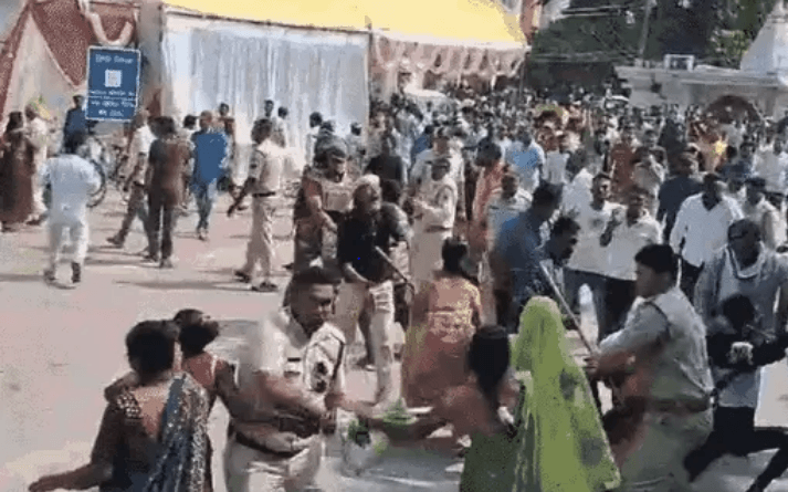 Ruckus after knife attack on laborer in Rewa, angry people blocked roads, pelted stones at police, burnt car; 10 policemen including 2 TIs injured, rewa updates, Mp updates, uproar after attack on labour, today updates, Rewa updates, kalluram news