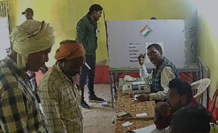 Fake voting at two booths in Bhind's Ater!, BJP demands election commission to stop counting and repolling, bhind news, mp election 2023, madhya pradesh election, MP election 2023, kalluram news, fake voting