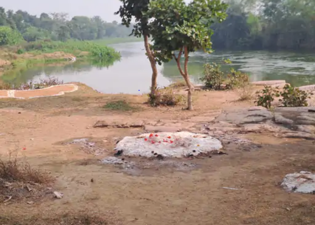 Two died during Kartik bath, woman also drowned while saving a minor who was swept away in the strong current of the river, datia, kalluram news, accident in datia, two ladies died