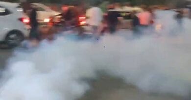 इंदौर में भाजपा-कांग्रेस कार्यकर्ताओं ने किया थाने पर हंगामा, पुलिस ने आंसू गैस के गोले छोड़े 3 BJP-Congress workers created ruckus at the police station in Indore, police released tear gas shells, indore, kalluram news, mp election 2023, election 2023, jitu patwari