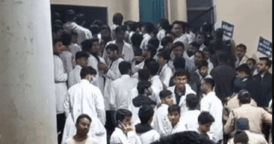 इंदौर में मरीज को थप्पड़ मारने वाले डॉक्टर ने जहर खाया, MYH में जूनियर डॉक्टरों ने किया हंगामा 3 Doctor who slapped patient in Indore consumed poison, junior doctors created ruckus in MYH, indore news, kalluram news, MP news, today updates, indore hungama