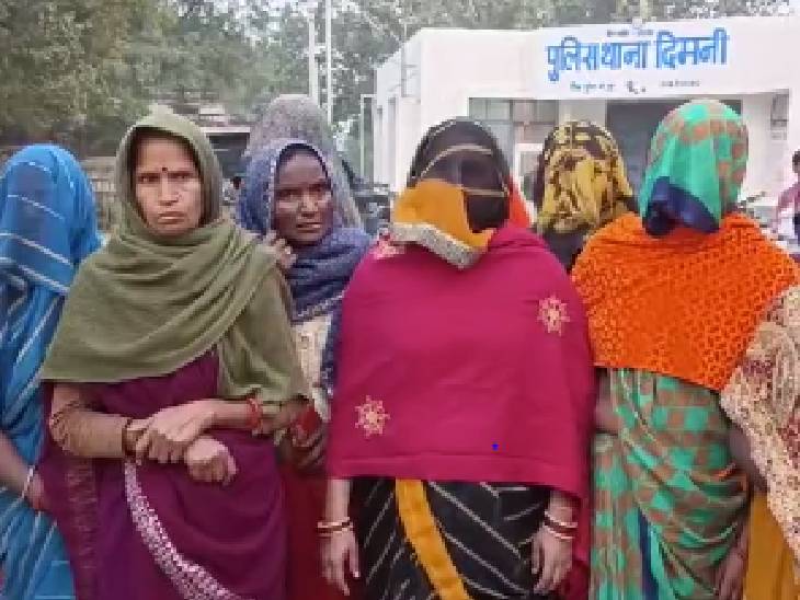 मुरैना में मतदान के बीच फायरिंग, पथराव: लोगों का आरोप- मंत्री के इशारे पर गुंडागर्दी; वोटिंग से रोक रहे 1 Firing, stone pelting during voting in Morena: People's allegation - hooliganism at the behest of the minister; preventing from voting, MP elction 2023, election 2023, voting today, Mp news, kalluram news, morena, narendra singh tomar, today updates