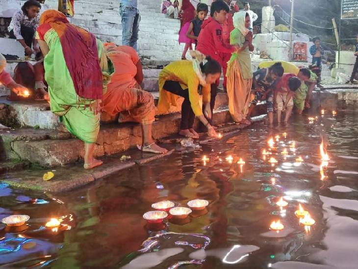 Kartik Purnima bath in MP, 1.5 lakh devotees took bath in Bandrabhan amidst rain and cold; Also performed in Jabalpur, Omkareshwar, Mandla, bandrabhan fair, kalluram news, today updates, kartik punima mela, jabalpur