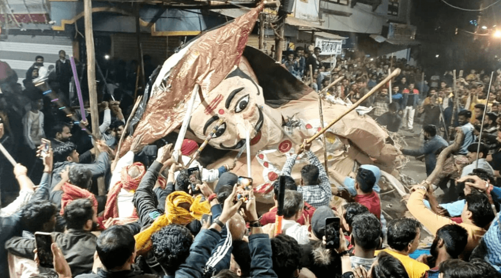 आधी रात को सड़कों पर अट्टहास, श्रीकृष्ण ने किया कंस का वध; मथुरा के बाद शाजापुर में 270 साल से मनाते हैं उत्सव 2 Chaos on the streets at midnight, Shri Krishna killed Kansa; After Mathura, festivals are celebrated in Shajapur for 270 years, shajapur, kalluram news, shrikrishan killed kansa, MP news, today updates