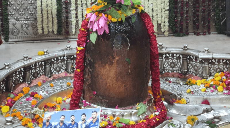 'Victory ritual' for Team India in Mahakal temple, Abhishek puja done by placing photos of players, mahakaleshwar temple, Cricket Team India, ICC world cup, kalluram news