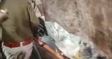 Innocent child died after falling into borewell, was rescued after 5.30 hours of rescue operation, alirajpur, kalluram news, child fell into well rescue