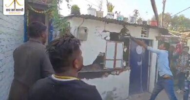 BJP leader's palm cutter's house demolished in Bhopal, bulldozer used on 3 houses of 5 accused; First action of the new CM, bhopal, news CM actin, mohan yadav, encroachment demolished, kalluram news