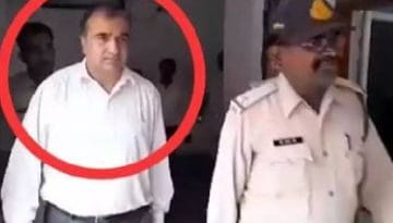 22 लाख की घूस लेते पकड़ाया अफसर बर्खास्त, सतना निगमायुक्त रहते डॉक्टर दंपती से मांगे थे 50 लाख रुपए 2 Officer caught taking bribe of Rs 22 lakh, dismissed, had demanded Rs 50 lakh from doctor couple while he was Satna Municipal Commissioner, kalluram news, action against corruption, सुरेंद्र कुमार कथूरिया