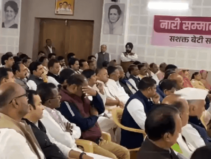 कांग्रेस ने की हार की समीक्षा, कमलनाथ बोले- विधायक को अपने गांव में 50 वोट मिले, ये कैसे संभव; दिग्विजय ने कहा- हमने बटन दबाया, वोट पता नहीं कहां गया 1 Congress reviewed the defeat, Kamal Nath said - How is this possible that the MLA got 50 votes in his village; Digvijay said- We pressed the button, don't know where the vote went, MP congress, MP election 2023, election 2023, madhya pradesh, kalluram news