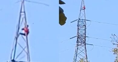 When girlfriend did not marry, young man climbed electricity tower, came down after about two hours, chhindwara, kalluram news