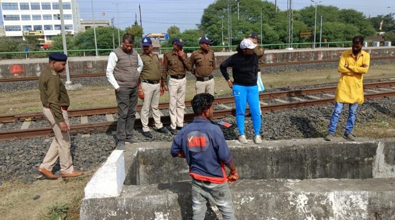 Dead skeleton found in drain 50 meters away from railway station in Chhindwara, kalluram news, chhindwara, narkankal, crime