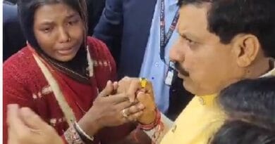 CM डॉ. मोहन यादव पहुंचे हमीदिया अस्पताल, महिला रोते हुए बोली- बेटे का इलाज करा दो  3 CM Dr. Mohan Yadav reached Hamidia Hospital, the woman crying said - get her son treated, hamidia hospital, CM dr. mohan yadav, MP news, bhopal, kalluram news